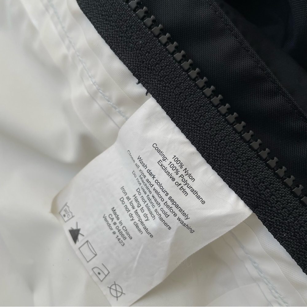 MEC Women’s Waterproof Black Outdoor Raincoat - Picture 6 of 8